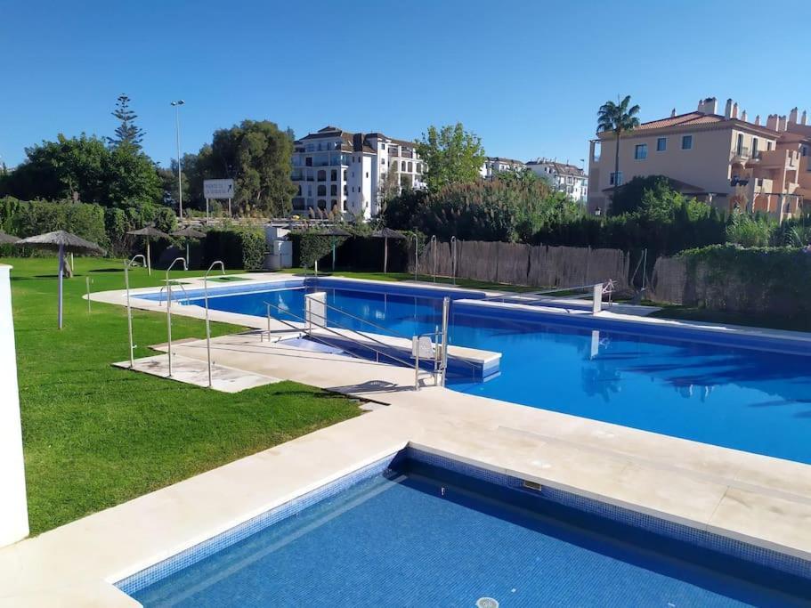 Apartamento Entero Con Solarium En Sabinillas, Con Piscina Y Al Lado Del Puerto De La Duquesa Manilva Ngoại thất bức ảnh